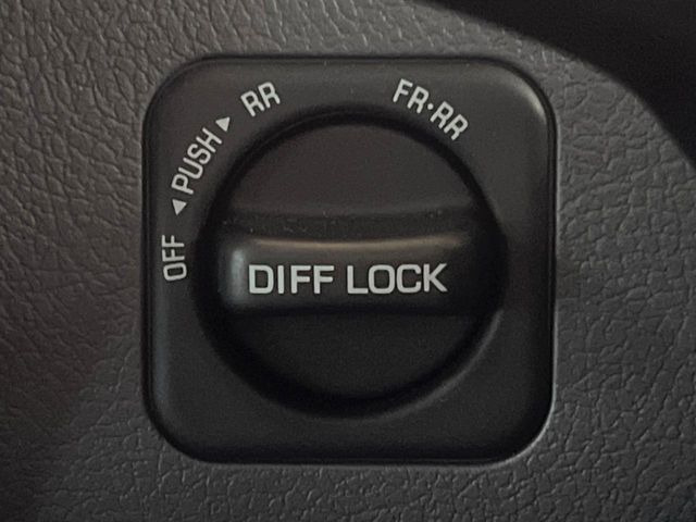 �y���A�f�t���b�N�z���H��ᓹ�ȂǂŎԂ��X�^�b�N�����ꍇ�ł��A�^�C���̋�]��}�����E�o���₷������f�t���b�N�𑕔��B�ϐ�n��I�t���[�h�ł̎g�p���������ɂ��X�X���̈��ł���