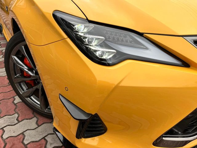 【三眼LEDヘッドライト】スタイリッシュな見た目の三眼LEDヘッドライトを装備♪スタイルだけでなく、夜間の走行も視界良好で安心してお乗りいただけます。