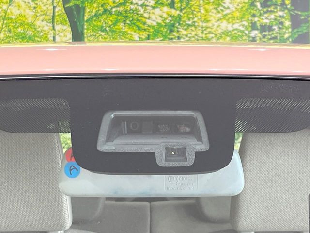 【スズキ セーフティサポート】走行中に前方の車両等を認識し、衝突しそうな時は警報とブレーキで衝突回避と被害軽減をアシスト。より安全にドライブをお楽しみいただけます。