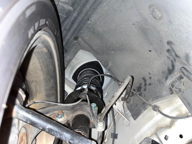 お車を安心してお乗りいただく為には、足回りの定期点検が欠かせません。サービスサポート(有償保証)では無料点検もご提供しており、安心のカーライフをお過ごしいただけるサポート体制が整っています。