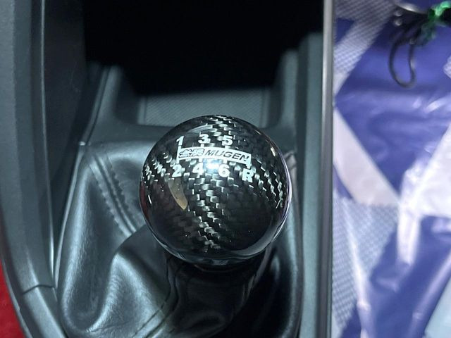 【フロア6速MT】走りの6速MT!!スポーティーな走行をお楽しみいただけます♪