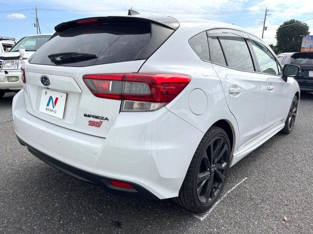 ☆全国のネクステージからお取り寄せが可能※!遠方の店舗に展示してあるクルマが気になる場合も、最寄りの店舗でご覧いただくことが可能です!是非私たちに要望をお聞かせください!※別途費用