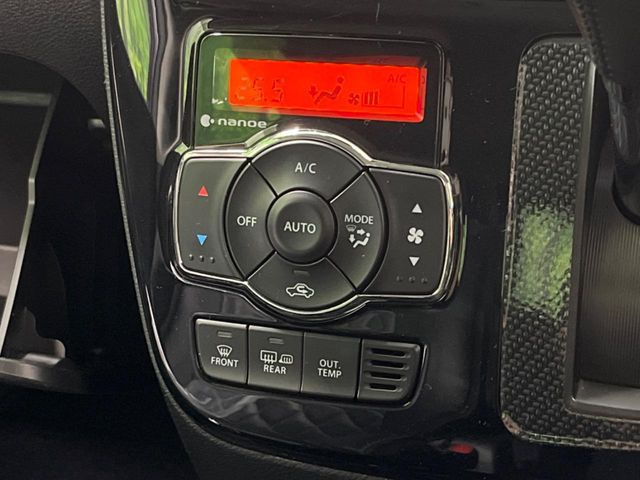 【オートエアコン】一度お好みの温度に設定すれば、車内の温度を検知し風量や温度を自動で調整。暑い…寒い…と何度もスイッチ操作をする必要はありません。快適な車内空間には必須の機能ですね♪