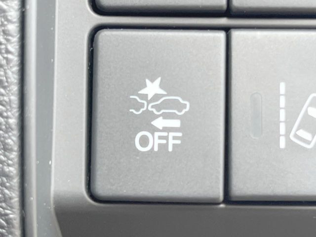 �y�z���_�Z���V���O�z���s���ɑO���̎ԗ�����F�����A�Փ˂������Ȏ��͌x��ƃu���[�L�ŏՓˉ���Ɣ�Q�y�����A�V�X�g�B�����S�Ƀh���C�u�����y���݂��������܂��B