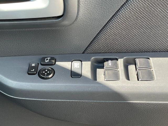 �y�d���i�[�~���[�z�T�C�h�~���[�͓d���i�[���ƂȂ��Ă���A�������ԏ�ł��L�Y�������X�N��}�����܂��B