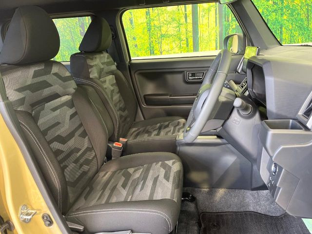 運転席シート廻りは使用感も少なく、良好な状態となっています。丁寧に使われていたことがよくわかりますね。