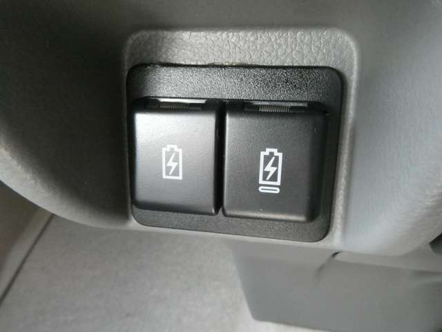 USB���͒[�q������!�X�}�z�̏[�d���ɑ劈���