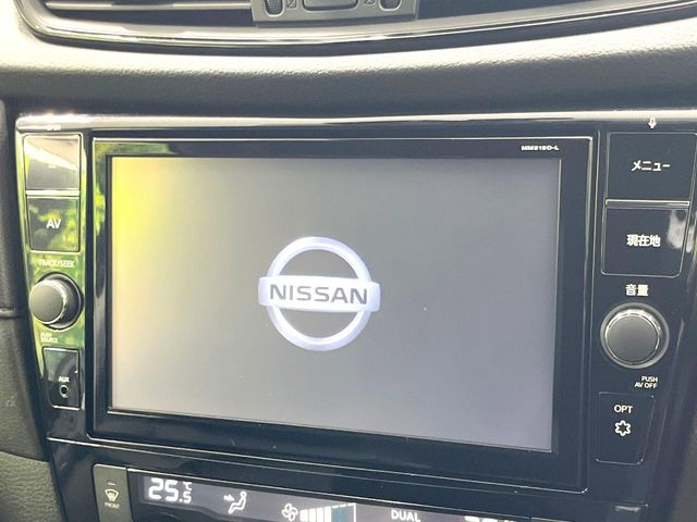 【純正10インチナビ】人気の純正ナビを装備。オーディオ機能も充実しており、Bluetooth接続すればお持ちのスマホやMP3プレイヤーの音楽を再生可能!毎日の運転がさらに楽しくなります!!