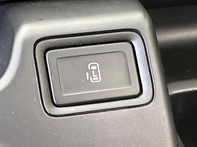 【パワースライドドア】スマートキーや運転席のスイッチでスライドドアの開閉が可能♪電動だから力を入れてドアを開ける必要が無く、小さいお子様でも、重い荷物を持っている時もラクに開け閉めできます♪