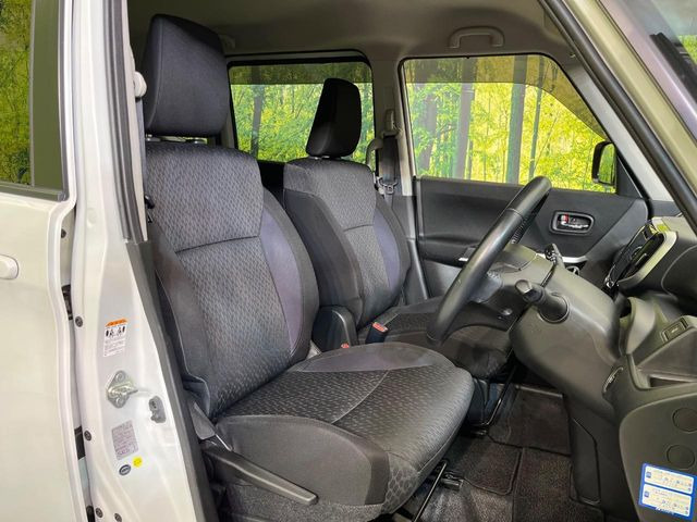 運転席シート廻りは使用感も少なく、良好な状態となっています。丁寧に使われていたことがよくわかりますね。