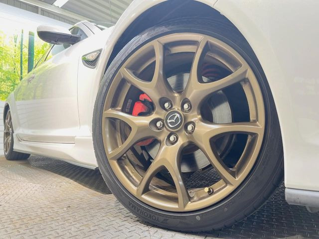 �y����19�C���`�A���~�z�C�[���z�O�ςɃ}�b�`���������A���~�z�C�[���𑕒����Ă���܂��B�e��ЊO�A���~�z�C�[����A�X�^�b�h���X�^�C�����戵�����Ă���܂��B���񂲑��k����������