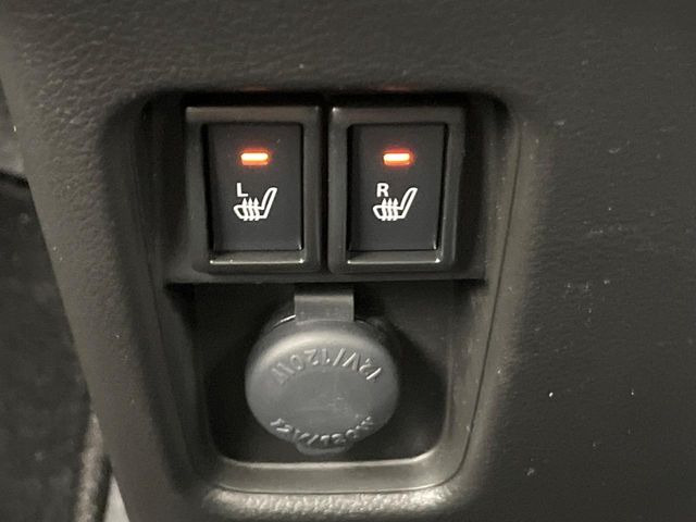 【シートヒーター】寒い日に重宝するシートヒーター!エアコンより早く温まってくれるので寒がりの人も安心ですね♪エアコンの温風は乾燥するから苦手、という方にもをおすすめです。