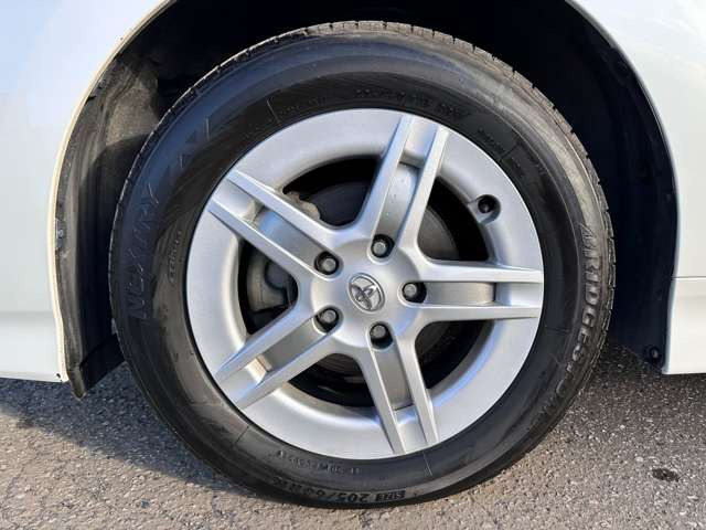 �y�A���~�z�C�[���z�f�U�C�������厖�ł����A�X�`�[���z�C�[���ɔ�ׂăA���~�͌y�ʂł��̂ŁA�R��⑖��ɂ��e�����܂��B