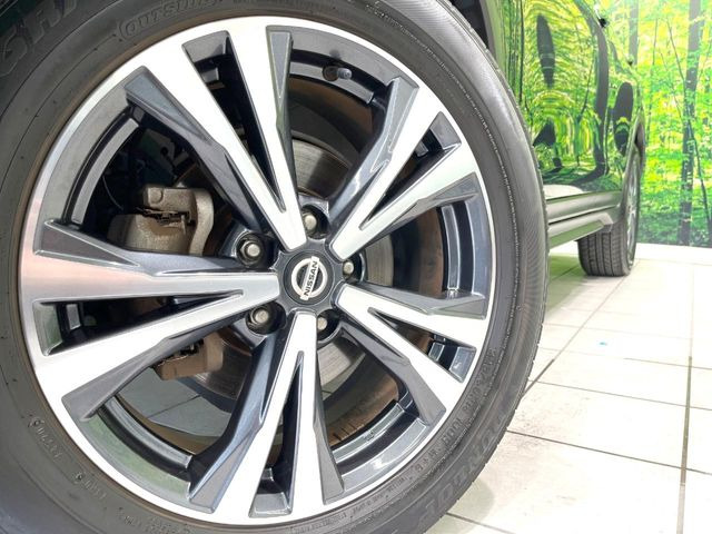 【純正18インチアルミホイール】外観にマッチした純正アルミホイールを装着しております。各種社外アルミホイールや、スタッドレスタイヤも取扱いしております。是非ご相談ください♪