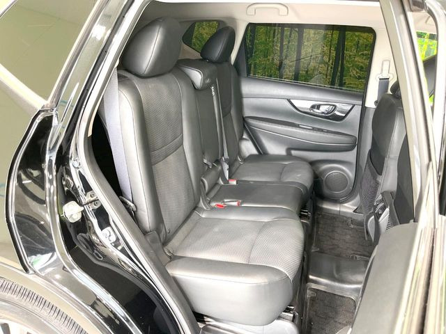 後部座席も気になるようなキズ・汚れやへたり等、大きなダメージはなく、良好な状態です。