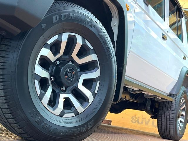 �y����16�C���`�A���~�z�C�[���z�O�ςɃ}�b�`���������A���~�z�C�[���𑕒����Ă���܂��B�e��ЊO�A���~�z�C�[����A�X�^�b�h���X�^�C�����戵�����Ă���܂��B���񂲑��k����������