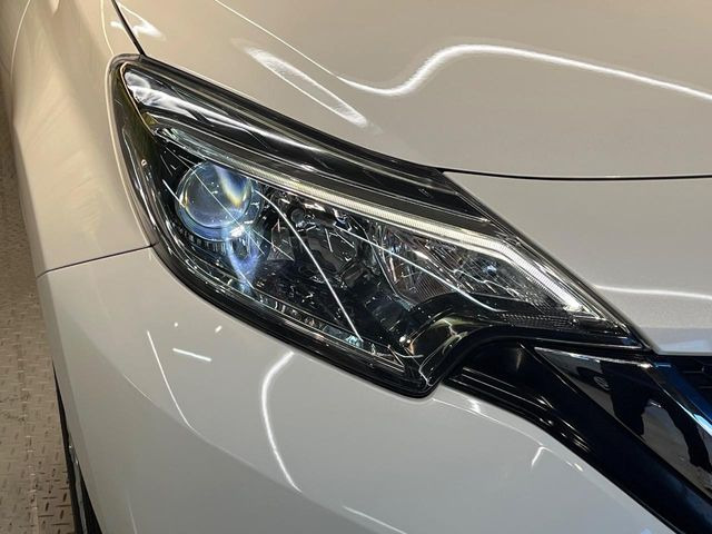 �yLED�w�b�h���C�g�z���V����ԑ��s�����ǍD�Ȏ��E���m�ۂ����S���ĉ^�]�ł��鍂�P�xLED�w�b�h���C�g�𑕔�!�_�����x�������A����d�͂��}�����Ă��܂��B