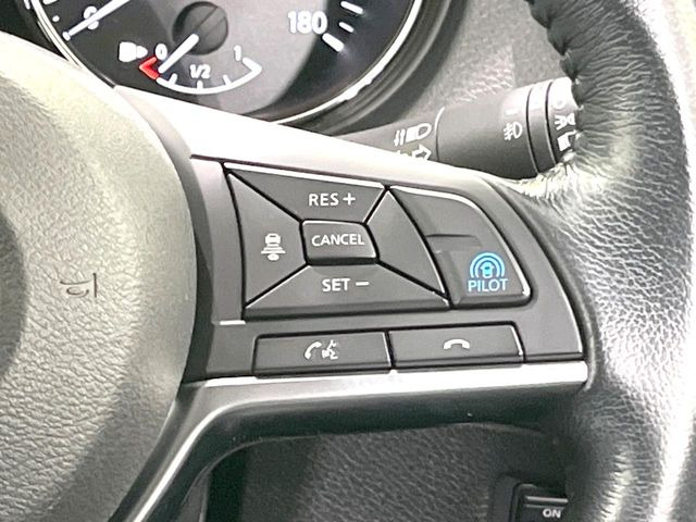 【プロパイロット】高速道路での長距離走行が楽に!!渋滞時と巡回走行のシーンで、アクセル・ブレーキ・ステアリングを自動で制御し、長距離運転の負担を軽減してくれます♪