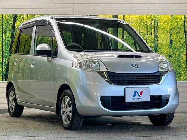 高透明度のガラス皮膜で撥水はもちろん、上質なツヤ・光沢を実現。紫外線や酸性雨から大切な愛車を保護し、色あせ・劣化を防止。「弾スプラッシュコート」、「弾プリミッサコート」からお選びいただけます。