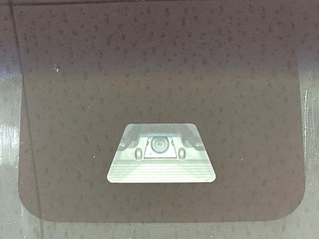 【スマートアシスト】走行中に前方の車両等を認識し、衝突しそうな時は警報とブレーキで衝突回避と被害軽減をアシスト。より安全にドライブをお楽しみいただけます。