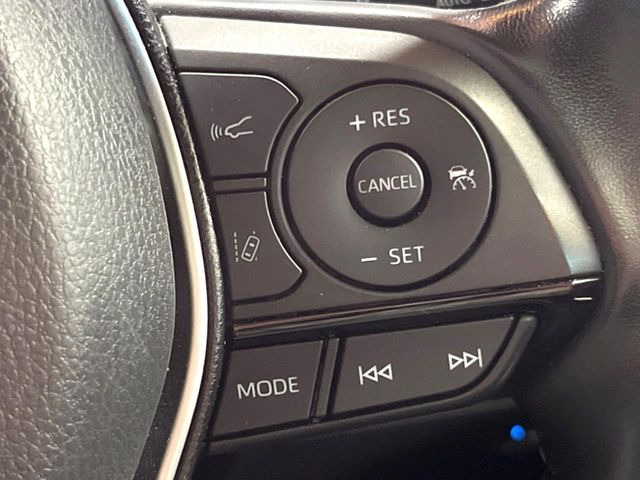 【レーダークルーズコントロール】高速道路での長距離走行が楽に!!自動で速度を保つクルーズコントロールが、衝突軽減システムと連携し、前方の車両を感知して車間を保つように速度調節してくれます!!