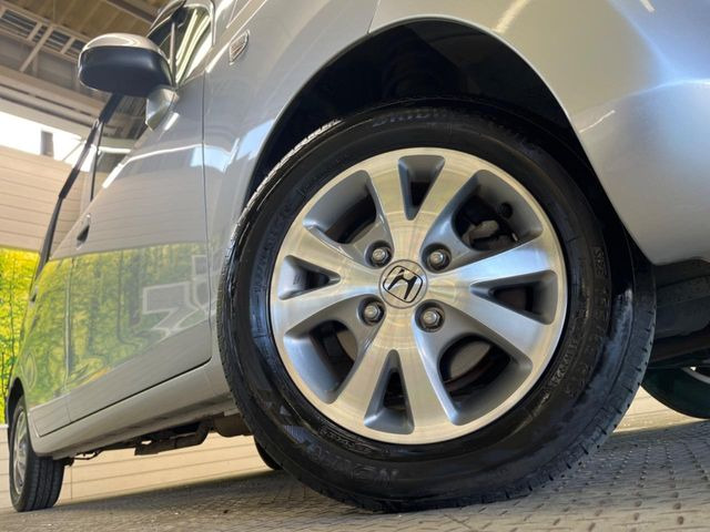 【純正13インチアルミホイール】外観にマッチした純正アルミホイールを装着しております。各種社外アルミホイールや、スタッドレスタイヤも取扱いしております。是非ご相談ください♪