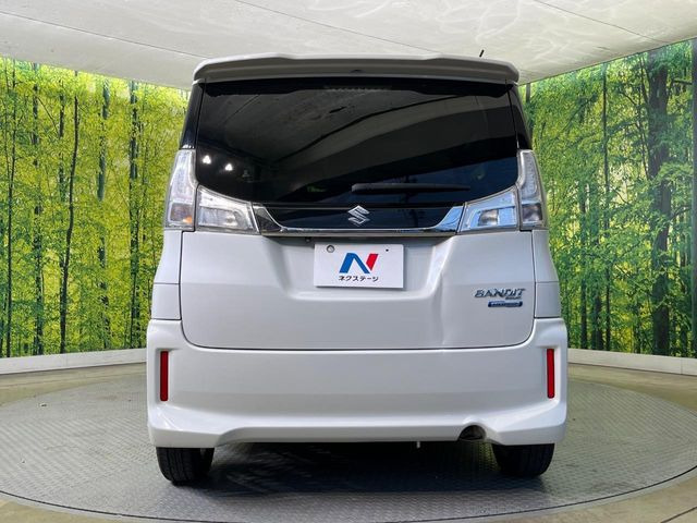 安心の最長10年・走行無制限保証(有償)をご用意。保証内容も充実はもちろん、無料点検&オイル交換や、年中無休の全国・24時間ロードサービスも付帯されておりますのでご安心下さい。