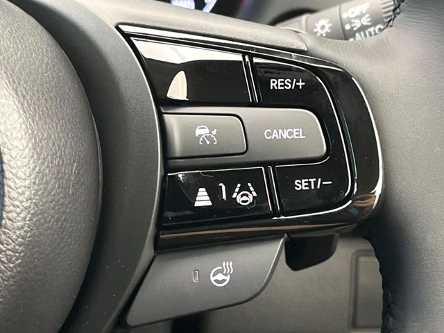 【アダプティブクルーズコントロール】高速道路での長距離走行が楽に!!自動で速度を保つクルーズコントロールが、衝突軽減システムと連携し、前方の車両を感知して車間を保つように速度調節してくれます!!