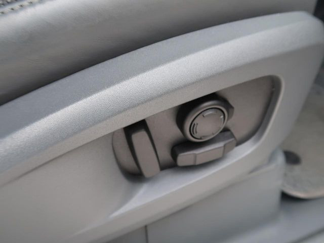 �p���[�V�[�g�w�d���p���[�V�[�g�ł��̂ŉ^�]���̃V�[�g���߂����S�ɍs���܂��B���������\�ł��̂ł��Ȃ������̃h���C�r���O�|�W�V�������������܂��B�x