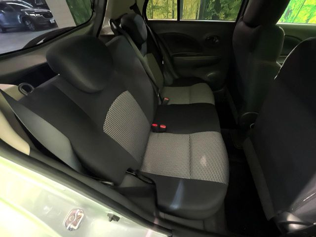後部座席も気になるようなキズ・汚れやへたり等、大きなダメージはなく、良好な状態です。