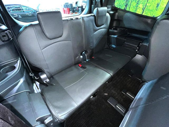 3列目シートはもちろん状態良好☆大人でもゆったりと座って頂けますので、大人数でのお出かけもラクラクです♪ご家族で、気の知れた仲間で、ドライブに行くのが楽しみですね♪