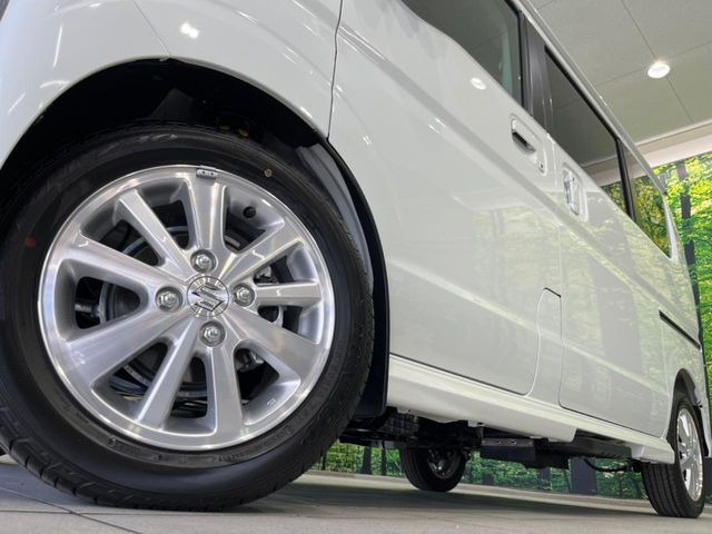 �y����14�C���`�A���~�z�C�[���z�O�ςɃ}�b�`���������A���~�z�C�[���𑕒����Ă���܂��B�e��ЊO�A���~�z�C�[����A�X�^�b�h���X�^�C�����戵�����Ă���܂��B���񂲑��k����������