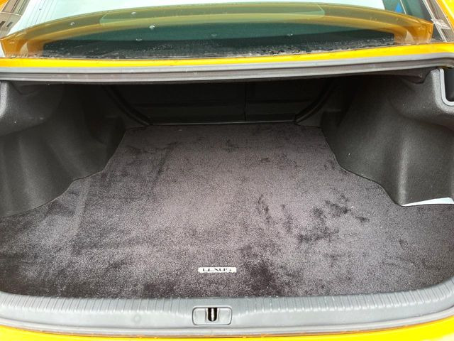 普段のお買い物や通勤、送迎等に十分な荷室スペースを確保しております。