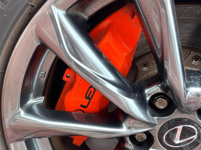 【オレンジキャリパー】色鮮やかなキャリパーがスポーティな印象を引き立てます♪