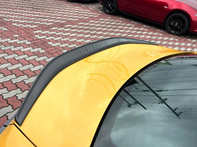 【純正OPリヤスポイラー】スポーツカーらしさがグッと引き立つ大型リヤスポイラーを装着♪高速走行時のスタビリティ(走行安定性)向上に役立ちます。