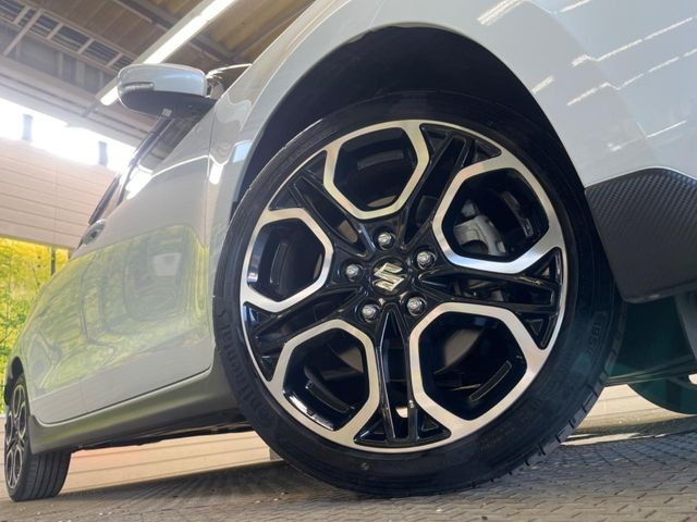 �y����17�C���`�A���~�z�C�[���z�O�ςɃ}�b�`���������A���~�z�C�[���𑕒����Ă���܂��B�e��ЊO�A���~�z�C�[����A�X�^�b�h���X�^�C�����戵�����Ă���܂��B���񂲑��k����������