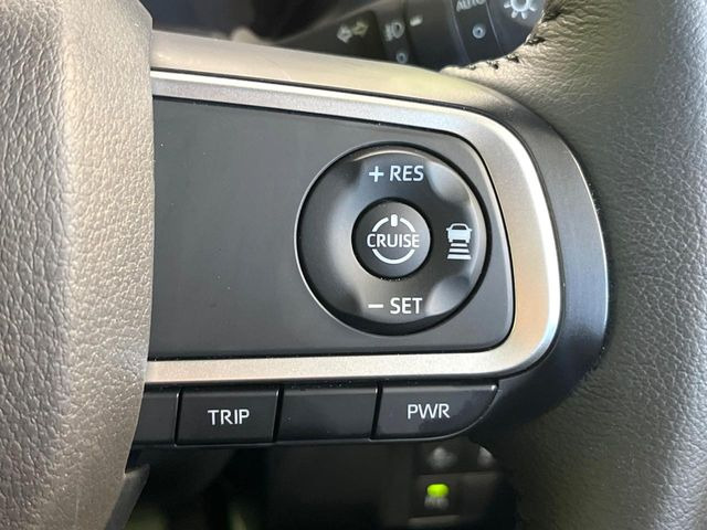 【アダプティブクルーズコントロール】高速道路での長距離走行が楽に!!自動で速度を保つクルーズコントロールが、衝突軽減システムと連携し、前方の車両を感知して車間を保つように速度調節してくれます!!