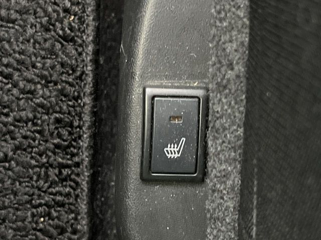 【シートヒーター】寒い日に重宝するシートヒーター!エアコンより早く温まってくれるので寒がりの人も安心ですね♪エアコンの温風は乾燥するから苦手、という方にもをおすすめです。