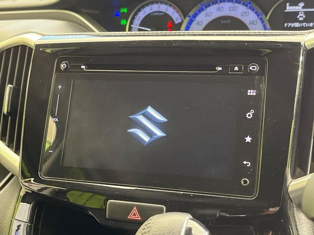 【純正ナビ】人気の純正ナビを装備しております。ナビの使いやすさはもちろん、オーディオ機能も充実!キャンプや旅行はもちろん、通勤や買い物など普段のドライブも楽しくなるはず♪