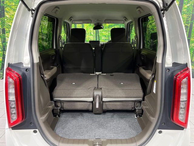 普段のお買い物や通勤、送迎等に十分な荷室スペースを確保しております。セカンドシートを倒すと、大きな荷物の積載も可能です♪