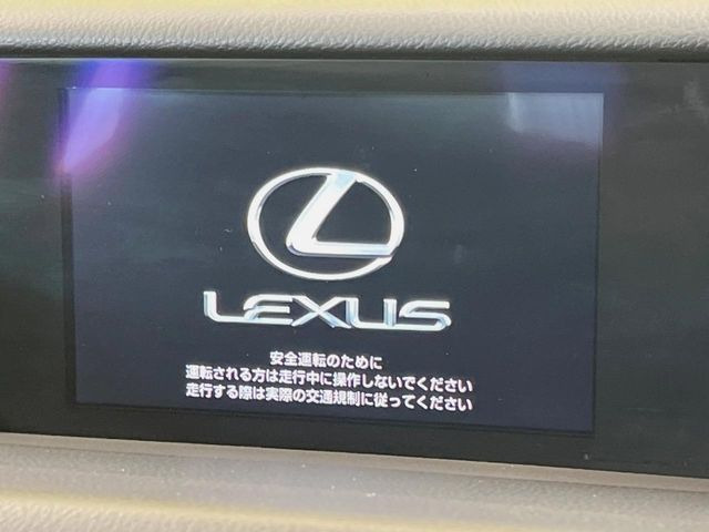 【メーカー純正ナビ】インテリアに溶け込むスタイリッシュな「専用設計」メーカーナビを装備♪視認性や操作性など基本性能にも優れ、より上質なカーライフをお楽しみいただけます。