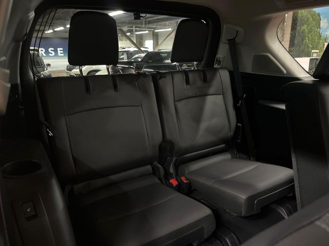 3列目シートはもちろん状態良好☆大人でもゆったりと座って頂けますので、大人数でのお出かけもラクラクです♪ご家族で、気の知れた仲間で、ドライブに行くのが楽しみですね♪