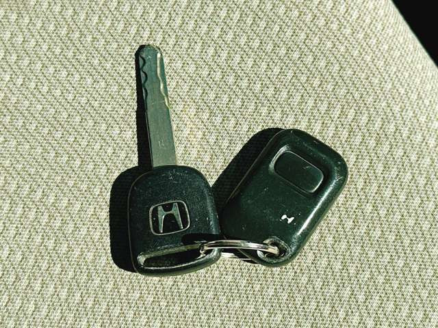 【キーレスエントリー】離れた場所からドアの開閉ができ、ワンタッチで楽々乗り込めます♪