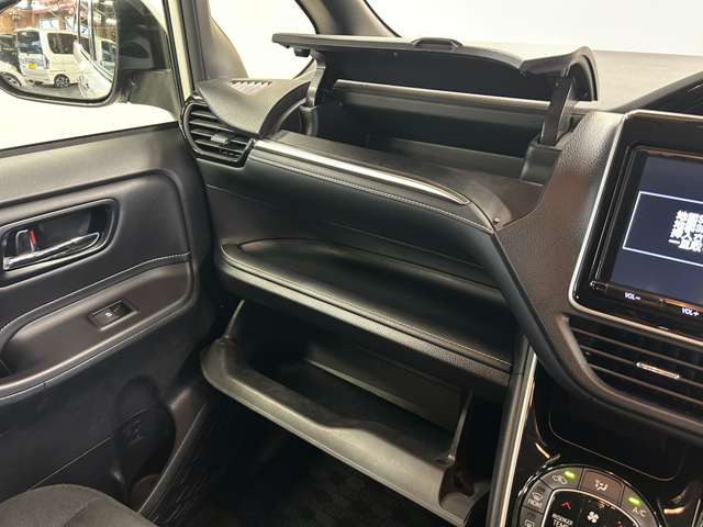 全車クリーニング済み!目立つ傷、汚れ、へたりなどなくコンディション良好です!!