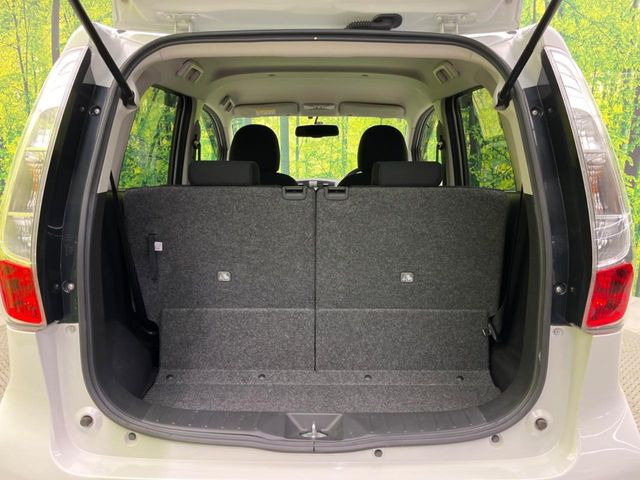 ���i�̂���������ʋ΁A���}���ɏ\���ȉ׎��X�y�[�X���m�ۂ��Ă���܂��B�Z�J���h�V�[�g��|���ƁA�傫�ȉו��̐ύڂ��\�ł���