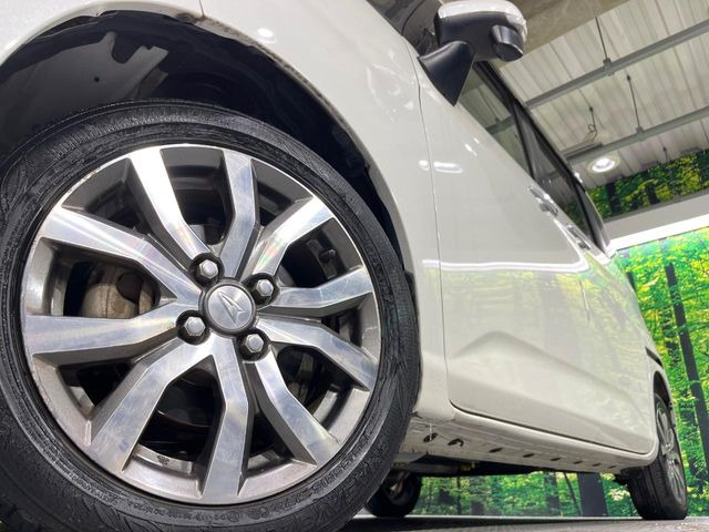 【純正15インチアルミホイール】外観にマッチした純正アルミホイールを装着しております。各種社外アルミホイールや、スタッドレスタイヤも取扱いしております。是非ご相談ください♪
