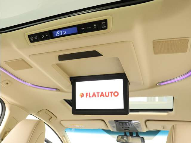 【電動後席モニター】JBLサウンド専用!電動開閉後席フリップダウンモニターです。5.1chサウンド対応、17スピーカーの専用音響システムとなり、人気の装備になります。