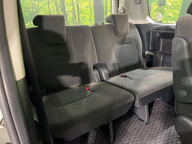 3列目シートはもちろん状態良好☆大人でもゆったりと座って頂けますので、大人数でのお出かけもラクラクです♪ご家族で、気の知れた仲間で、ドライブに行くのが楽しみですね♪