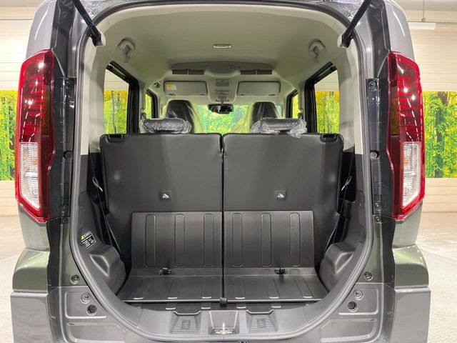 ���i�̂���������ʋ΁A���}���ɏ\���ȉ׎��X�y�[�X���m�ۂ��Ă���܂��B�Z�J���h�V�[�g��|���ƁA�傫�ȉו��̐ύڂ��\�ł���