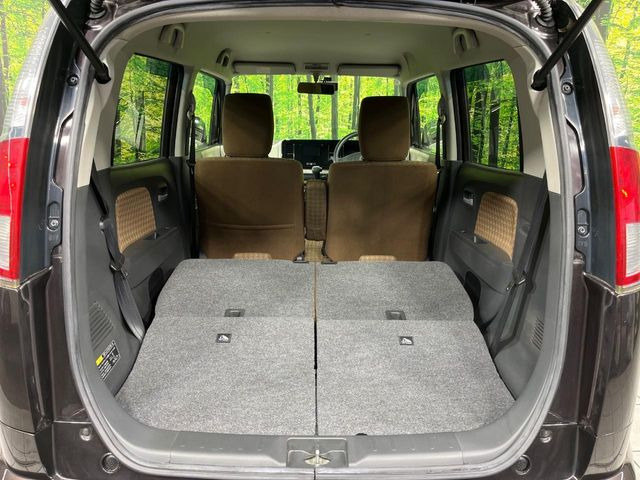 ���i�̂���������ʋ΁A���}���ɏ\���ȉ׎��X�y�[�X���m�ۂ��Ă���܂��B�Z�J���h�V�[�g��|���ƁA�傫�ȉו��̐ύڂ��\�ł���